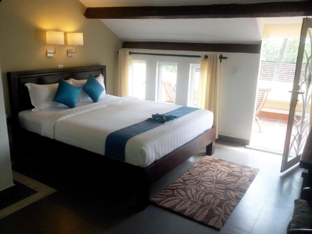The Columns Hotel Kampot Room photo