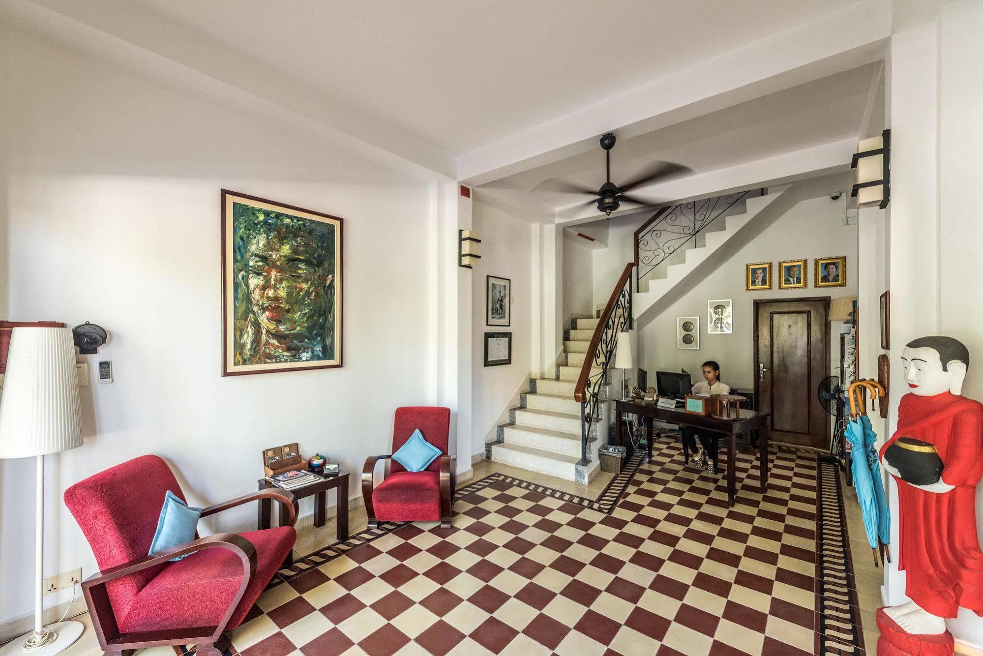 The Columns Hotel Kampot Exterior photo
